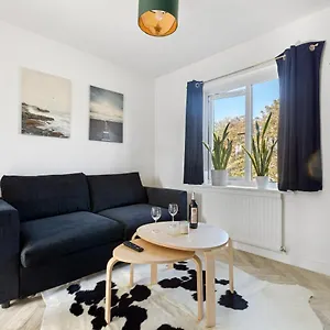  Apartment Tranquil 1 Bed Flat In East