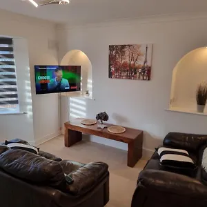 Dulverton House - 3 Bed House /sleeps 6+ Driveway+close To M1 Holiday home Nottingham