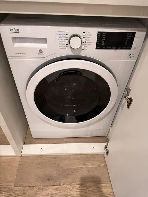 Apartment Spacious Modern 1 Bed Apartment. London