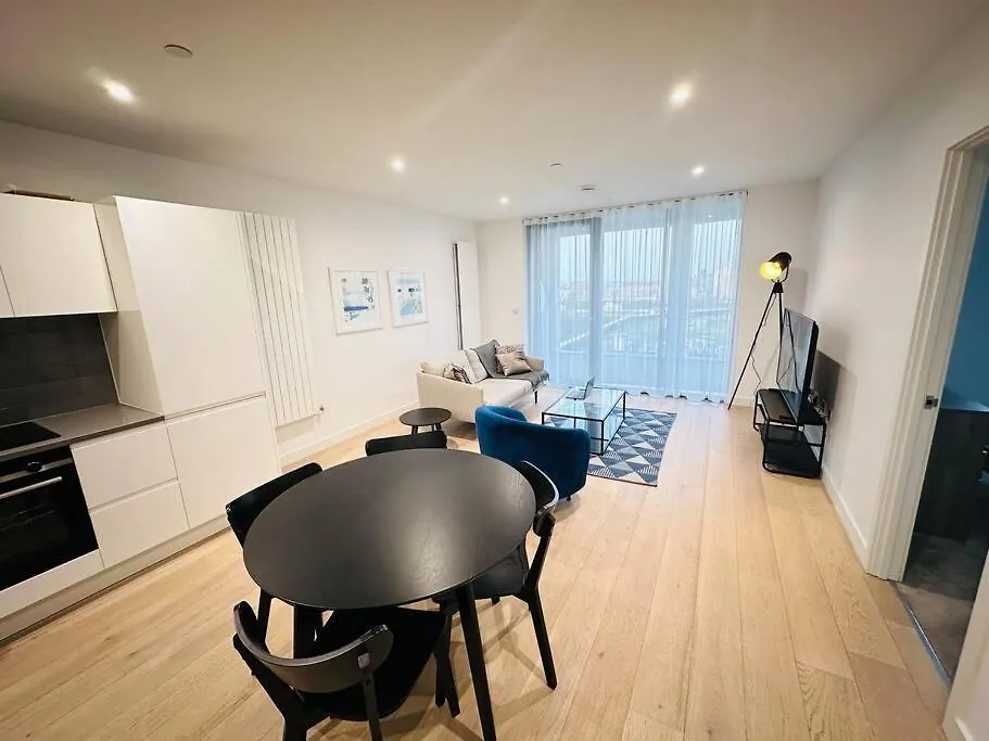 Spacious Modern 1 Bed Apartment. London